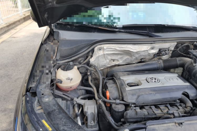 Used Volkswagen Tiguan 2013 1.8 TSI Automatic All-Wheel Drive Luxury Model Engine Bay Right