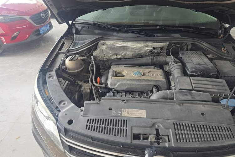 Used Volkswagen Tiguan 2013 1.8TSI Automatic Two-Wheel Drive Luxury Model Engine Bay Right