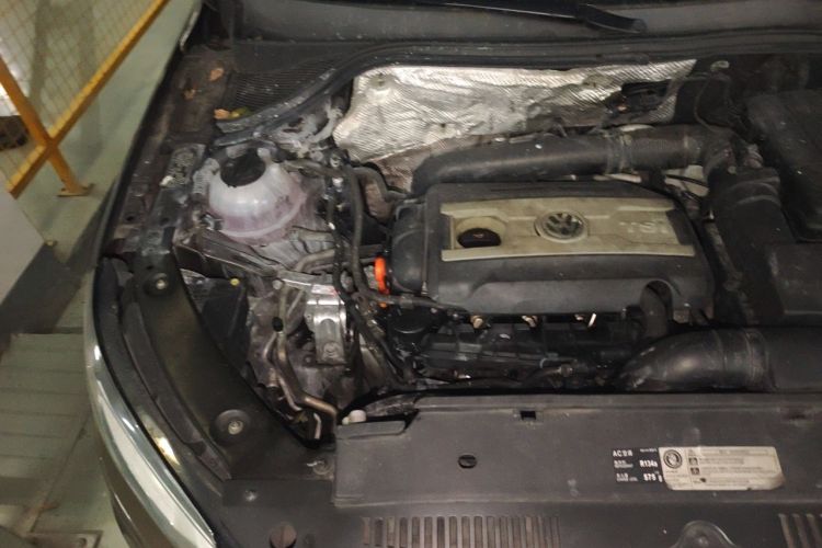 Used Volkswagen Tiguan 2013 2.0 TSI Automatic All-Wheel-Drive Flagship Edition Engine Bay Right