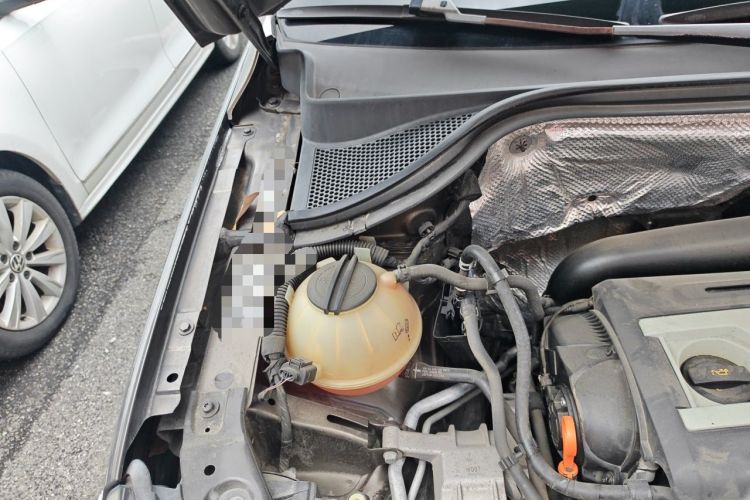 Used Volkswagen Tiguan 2013 1.8 TSI Automatic All-Wheel Drive Luxury Model Engine Bay Right