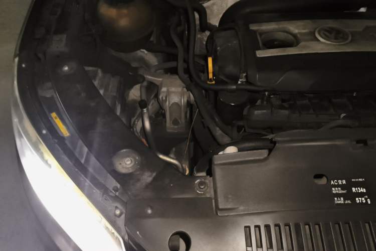 Used Volkswagen Tiguan 2013 1.8 TSI Automatic All-Wheel Drive Luxury Model Engine Bay Right