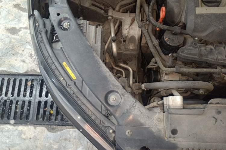 Used Volkswagen Tiguan 2013 1.8TSI Automatic All-Wheel-Drive Comfort Edition Engine Bay Right