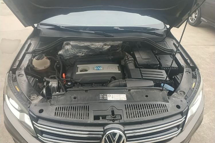 Used Volkswagen Tiguan 2013 1.8TSI Automatic Two-Wheel Drive Luxury Model Engine Bay