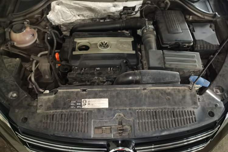 Used Volkswagen Tiguan 2013 2.0 TSI Automatic All-Wheel Drive Luxury Edition Engine Bay