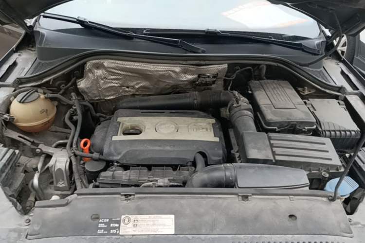 Used Volkswagen Tiguan 2013 2.0 TSI Automatic All-Wheel Drive Luxury Edition Engine Bay