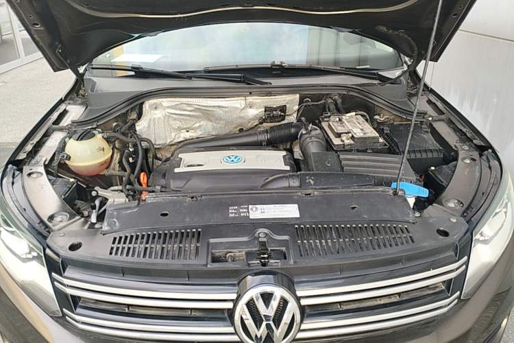 Used Volkswagen Tiguan 2013 2.0 TSI Automatic All-Wheel-Drive Flagship Edition Engine Bay