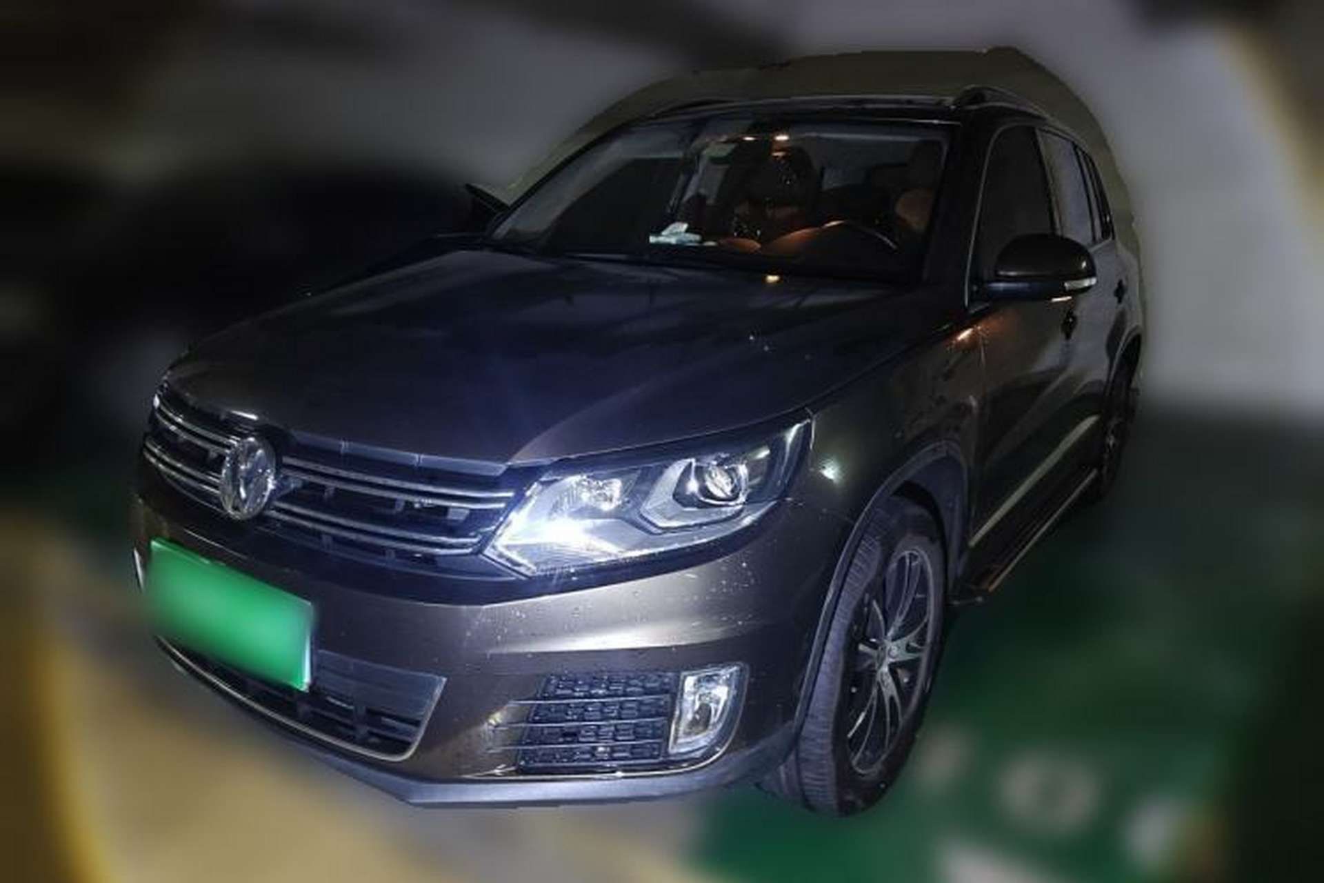 Used Volkswagen Tiguan 2013 2.0 TSI Automatic All-Wheel Drive Luxury Edition Front Left 45 Deg