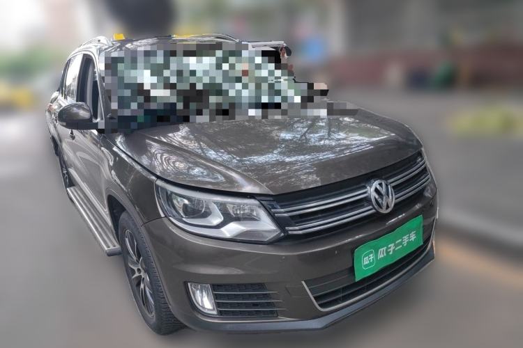 Used Volkswagen Tiguan 2013 1.8 TSI Automatic All-Wheel Drive Luxury Model Front Right 45 Deg