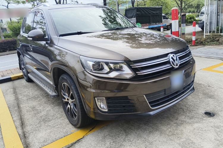 Used Volkswagen Tiguan 2013 1.8 TSI Automatic All-Wheel Drive Luxury Model Front Right 45 Deg