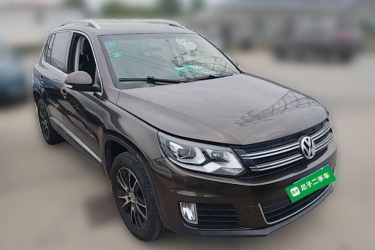 Used Volkswagen Tiguan 2013 1.8 TSI Automatic All-Wheel Drive Luxury Model Front Right 45 Deg