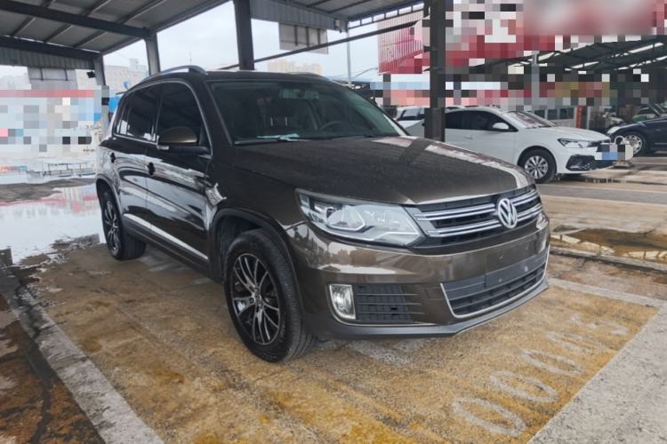 Used Volkswagen Tiguan 2013 1.8 TSI Automatic All-Wheel Drive Luxury Model Front Right 45 Deg