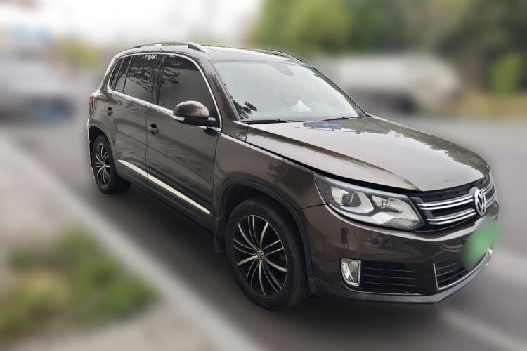 Used Volkswagen Tiguan 2013 2.0 TSI Automatic All-Wheel-Drive Flagship Edition Front Right 45 Deg