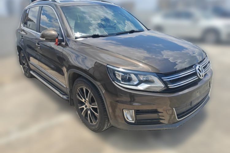 Used Volkswagen Tiguan 2013 1.8 TSI Automatic All-Wheel Drive Luxury Model Front Right 45 Deg