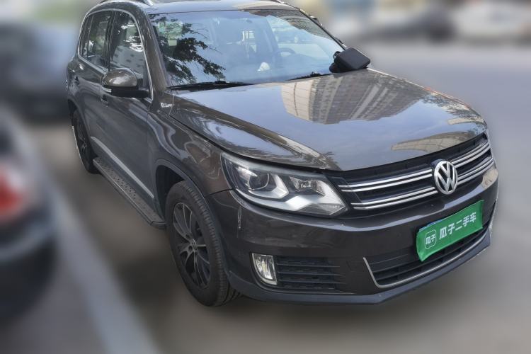 Used Volkswagen Tiguan 2013 1.8 TSI Automatic All-Wheel Drive Luxury Model Front Right 45 Deg