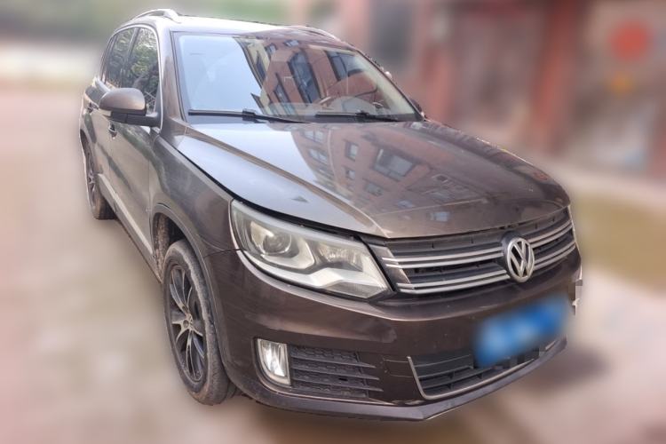 Used Volkswagen Tiguan 2013 2.0 TSI Automatic All-Wheel Drive Luxury Edition Front Right 45 Deg