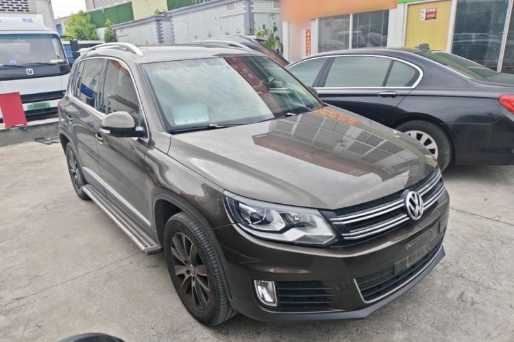 Used Volkswagen Tiguan 2013 1.8 TSI Automatic All-Wheel Drive Luxury Model Front Right 45 Deg