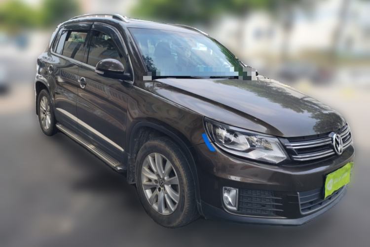 Used Volkswagen Tiguan 2013 1.8 TSI Automatic All-Wheel Drive Luxury Model Front Right 45 Deg