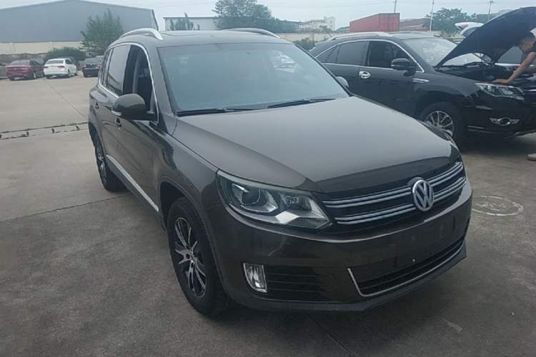 Used Volkswagen Tiguan 2013 1.8TSI Automatic Two-Wheel Drive Luxury Model Front Right 45 Deg