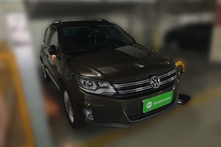 Used Volkswagen Tiguan 2013 2.0 TSI Automatic All-Wheel-Drive Flagship Edition Front Right 45 Deg