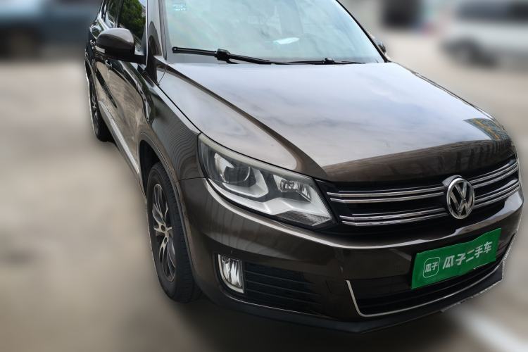 Used Volkswagen Tiguan 2013 1.8 TSI Automatic All-Wheel Drive Luxury Model Front Right 45 Deg