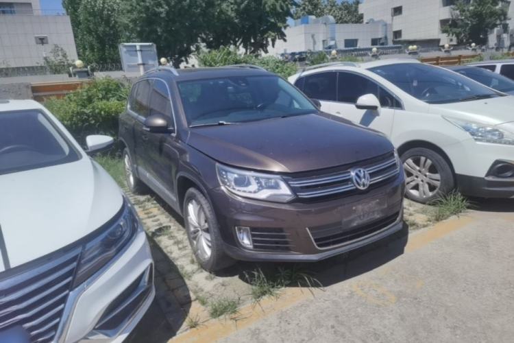 Used Volkswagen Tiguan 2013 2.0 TSI Automatic All-Wheel-Drive Flagship Edition Front Right 45 Deg
