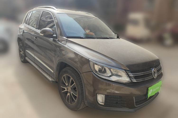 Used Volkswagen Tiguan 2013 1.8 TSI Automatic All-Wheel Drive Luxury Model Front Right 45 Deg