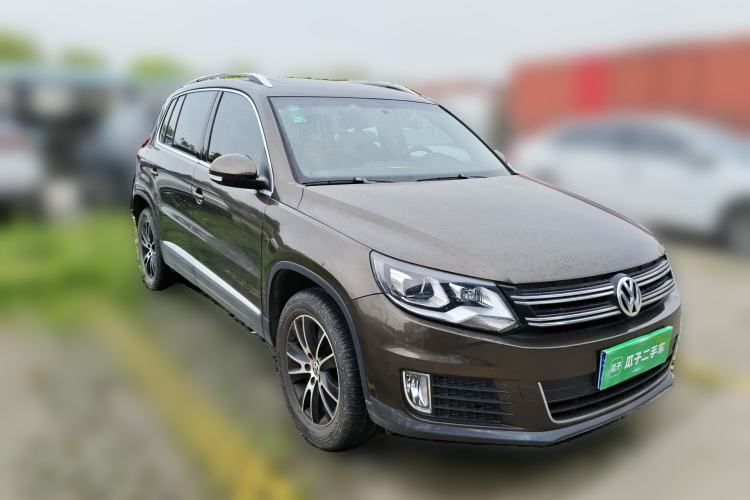 Used Volkswagen Tiguan 2013 1.8 TSI Automatic All-Wheel Drive Luxury Model Front Right 45 Deg
