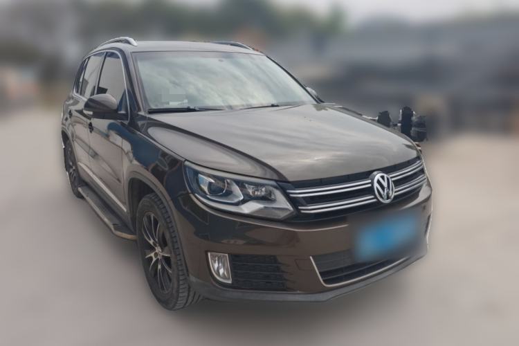 Used Volkswagen Tiguan 2013 1.8 TSI Automatic All-Wheel Drive Luxury Model Front Right 45 Deg