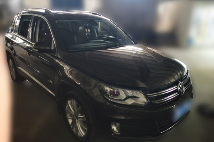 Used Volkswagen Tiguan 2013 2.0 TSI Automatic All-Wheel Drive Luxury Edition Front Right 45 Deg