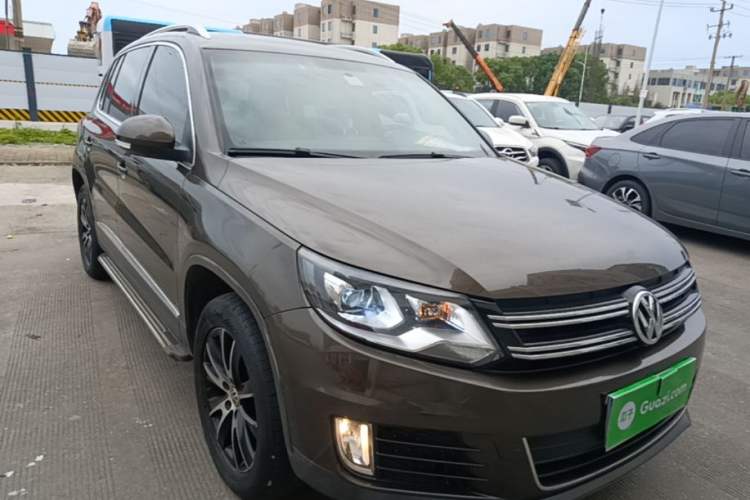 Used Volkswagen Tiguan 2013 2.0 TSI Automatic All-Wheel Drive Luxury Edition Front Right 45 Deg