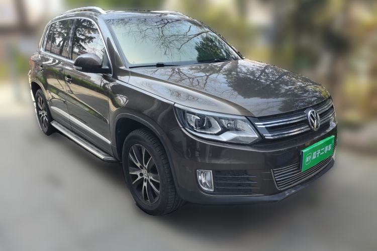 Used Volkswagen Tiguan 2013 1.8 TSI Automatic All-Wheel Drive Luxury Model Front Right 45 Deg