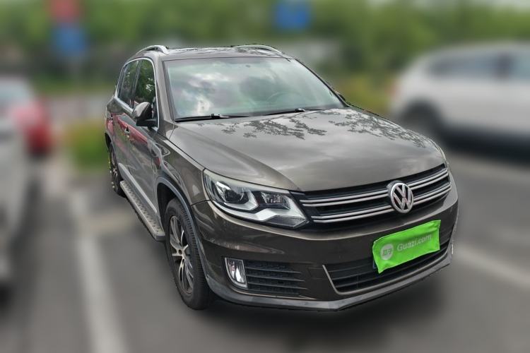 Used Volkswagen Tiguan 2013 1.8 TSI Automatic All-Wheel Drive Luxury Model Front Right 45 Deg