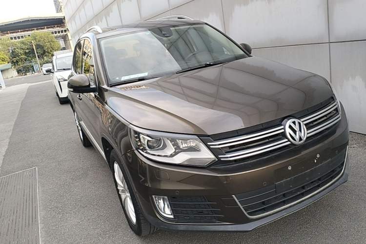 Used Volkswagen Tiguan 2013 2.0 TSI Automatic All-Wheel-Drive Flagship Edition Front Right 45 Deg