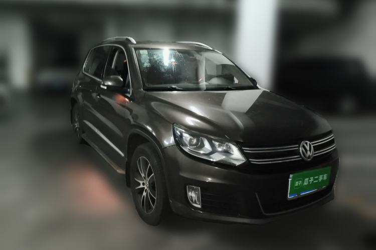 Used Volkswagen Tiguan 2013 1.8 TSI Automatic All-Wheel Drive Luxury Model Front Right 45 Deg