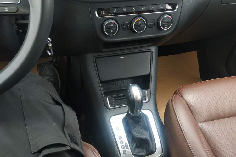 Used Volkswagen Tiguan 2013 1.8 TSI Automatic All-Wheel Drive Luxury Model Gear Lever