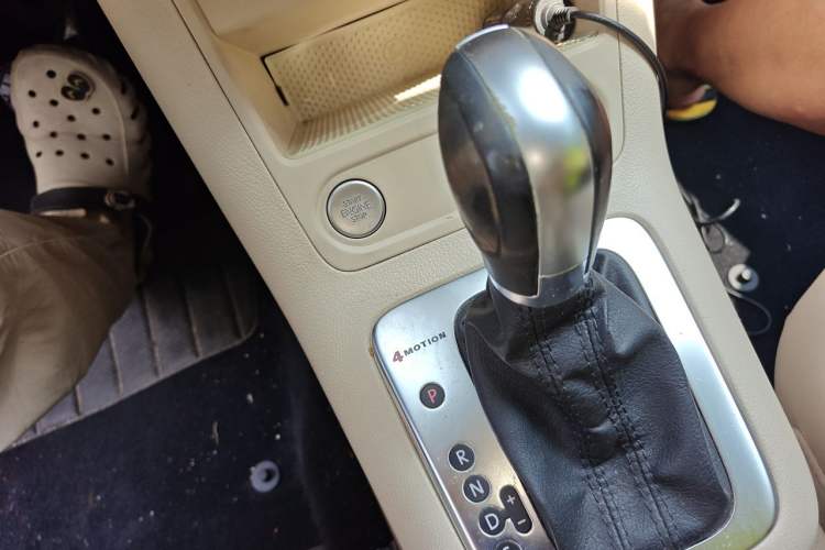 Used Volkswagen Tiguan 2013 2.0 TSI Automatic All-Wheel-Drive Flagship Edition Gear Lever
