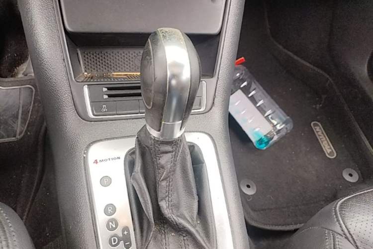 Used Volkswagen Tiguan 2013 1.8 TSI Automatic All-Wheel Drive Luxury Model Gear Lever