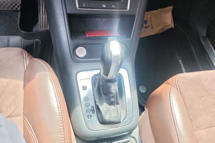 Used Volkswagen Tiguan 2013 2.0 TSI Automatic All-Wheel-Drive Flagship Edition Gear Lever