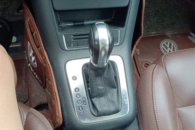 Used Volkswagen Tiguan 2013 1.8TSI Automatic Two-Wheel Drive Luxury Model Gear Lever