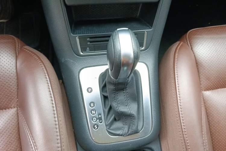 Used Volkswagen Tiguan 2013 1.8 TSI Automatic All-Wheel Drive Luxury Model Gear Lever
