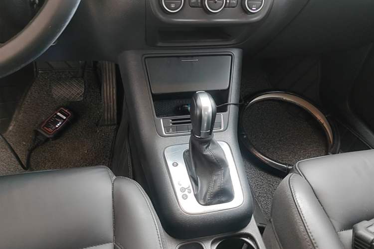 Used Volkswagen Tiguan 2013 1.8 TSI Automatic Two-Wheel Drive Comfort Edition Gear Lever