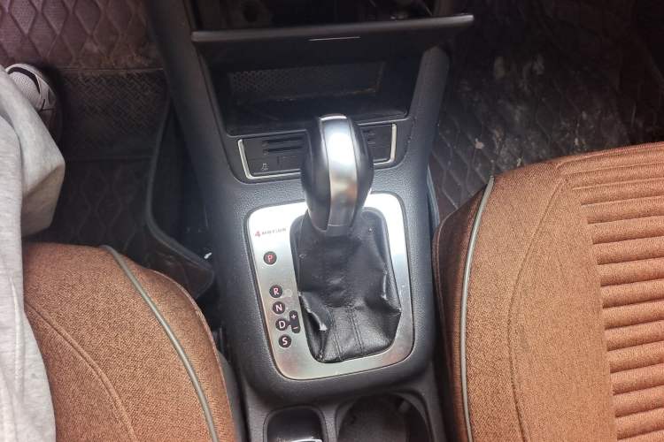 Used Volkswagen Tiguan 2013 2.0 TSI Automatic All-Wheel Drive Luxury Edition Gear Lever