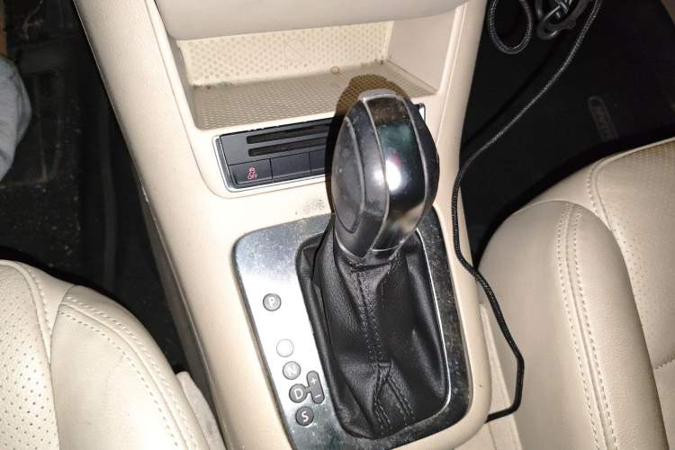 Used Volkswagen Tiguan 2013 1.8TSI Automatic Two-Wheel Drive Luxury Model Gear Lever