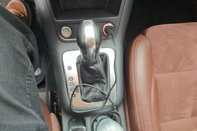 Used Volkswagen Tiguan 2013 2.0 TSI Automatic All-Wheel-Drive Flagship Edition Gear Lever