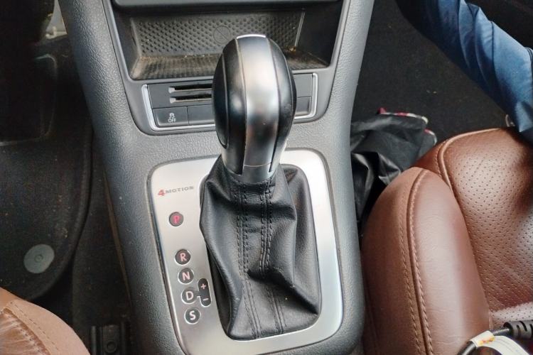 Used Volkswagen Tiguan 2013 1.8 TSI Automatic All-Wheel Drive Luxury Model Gear Lever