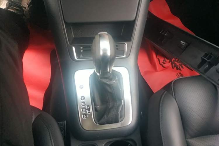 Used Volkswagen Tiguan 2013 1.8TSI Automatic Two-Wheel Drive Luxury Model Gear Lever