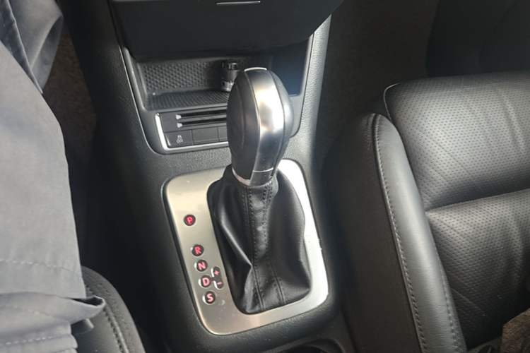 Used Volkswagen Tiguan 2013 1.8TSI Automatic Two-Wheel Drive Luxury Model Gear Lever