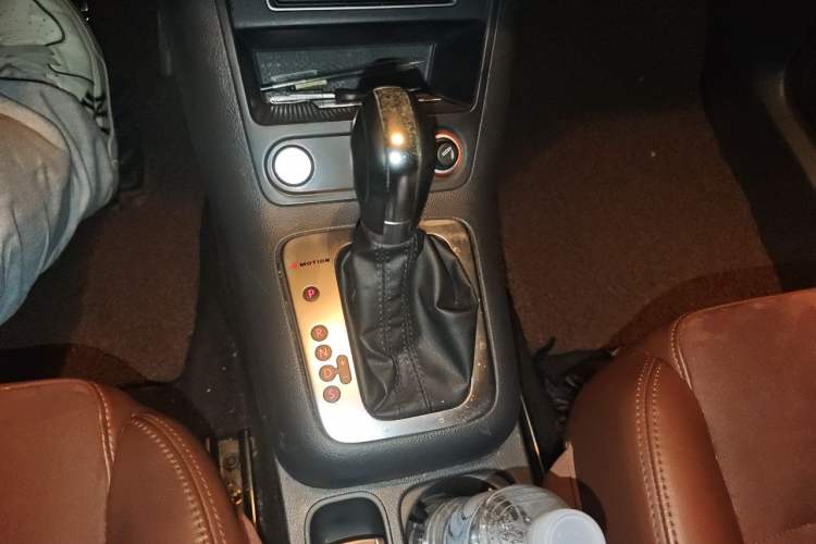 Used Volkswagen Tiguan 2013 2.0 TSI Automatic All-Wheel-Drive Flagship Edition Gear Lever