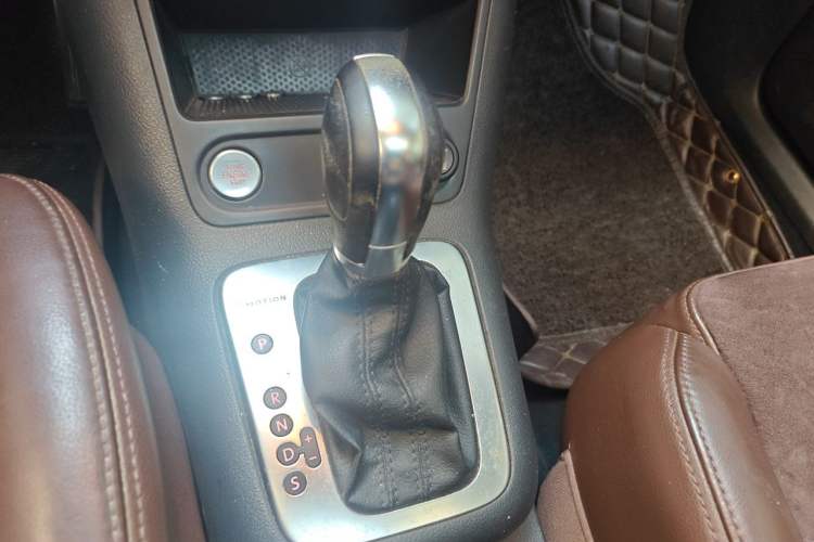Used Volkswagen Tiguan 2013 2.0 TSI Automatic All-Wheel-Drive Flagship Edition Gear Lever