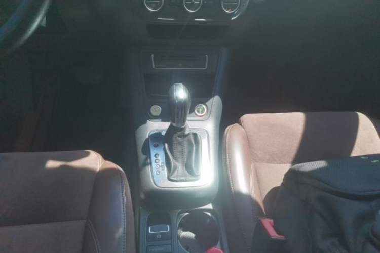 Used Volkswagen Tiguan 2013 2.0 TSI Automatic All-Wheel-Drive Flagship Edition Gear Lever